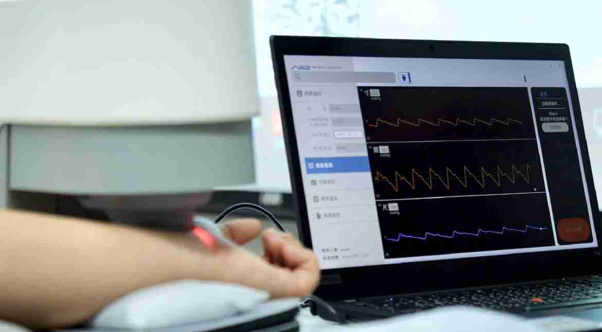 MG电玩耘康以高解析与拟真的显示技术，，，，将其应用于中医检测，，，提供“中医数位化检测方案”，，，，使传统中医检测结果数据化与可视化