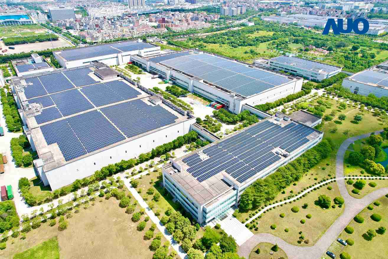 MG电玩厦门推动智能制造同时，，，，透过绿电创能纵深推进绿色转型，，，，厂区全屋顶铺设太阳能光伏板，，每年太阳能发电 2,600多万度